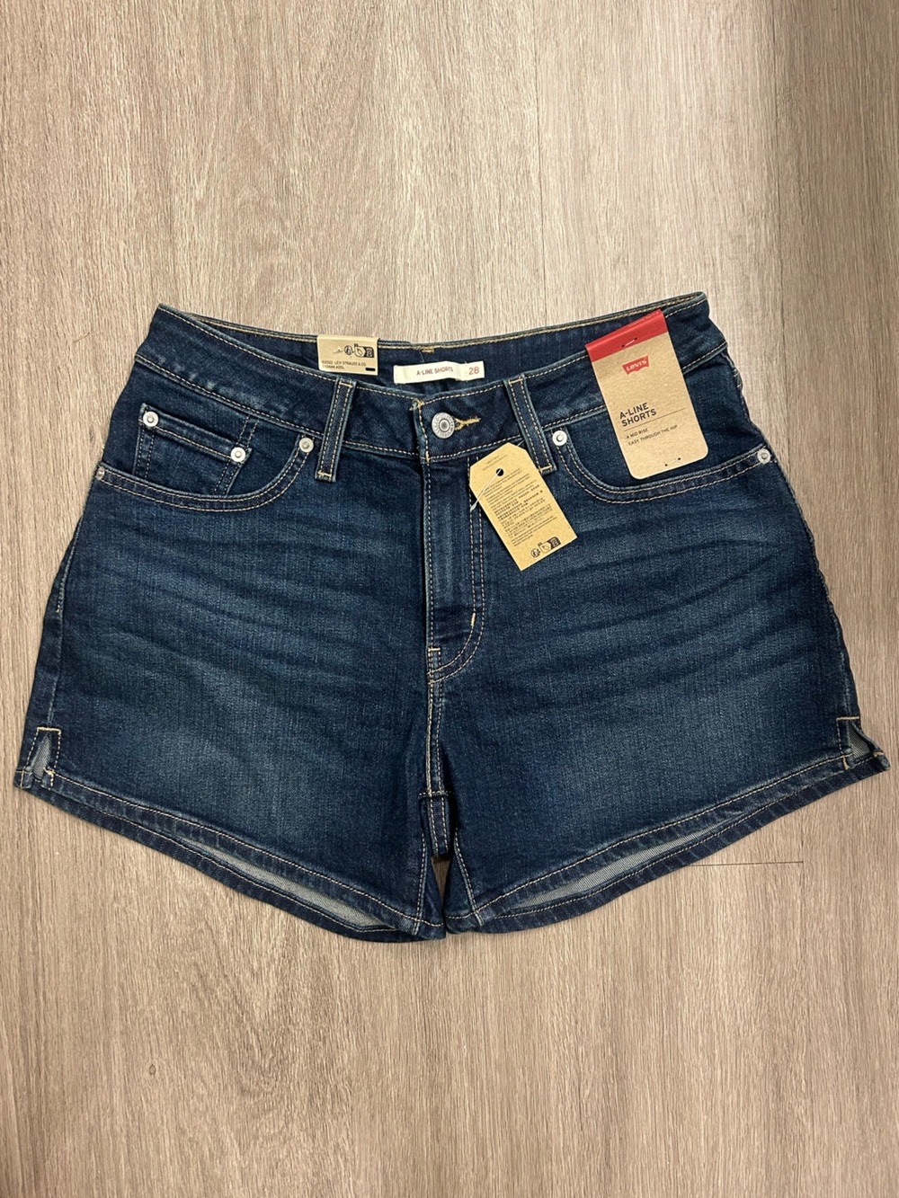 NEW Levi's Jean Shorts (28) A-Line Shorts Mid Rise Dark Wash